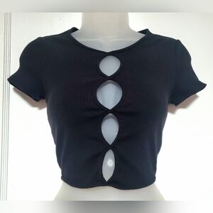 🆕️ NWOT Garage black cut-out keyhole crop top, Size Small